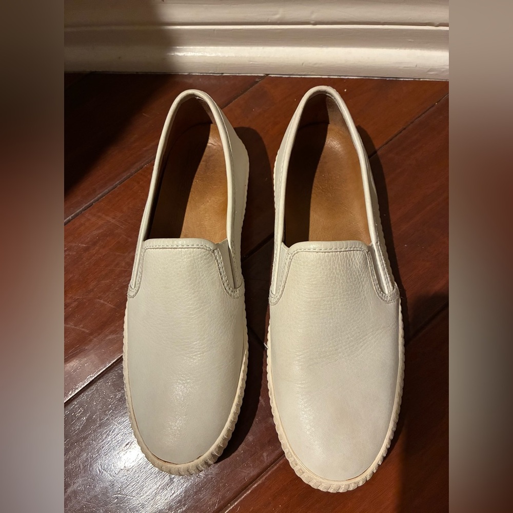 FRYE “Camille” Cream leather Slip-On Shoes. Women’s US size 7.5, lightly used